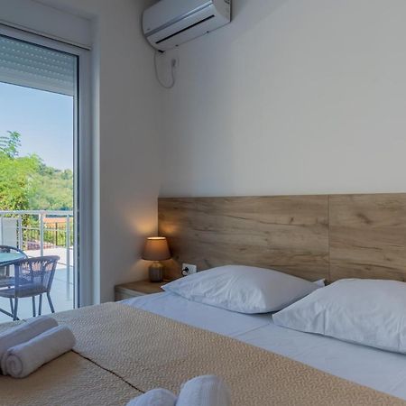 Grejm Lux Family Apartments Petrovac Екстер'єр фото