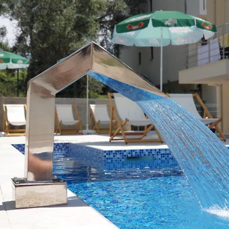 Grejm Lux Family Apartments Petrovac Екстер'єр фото