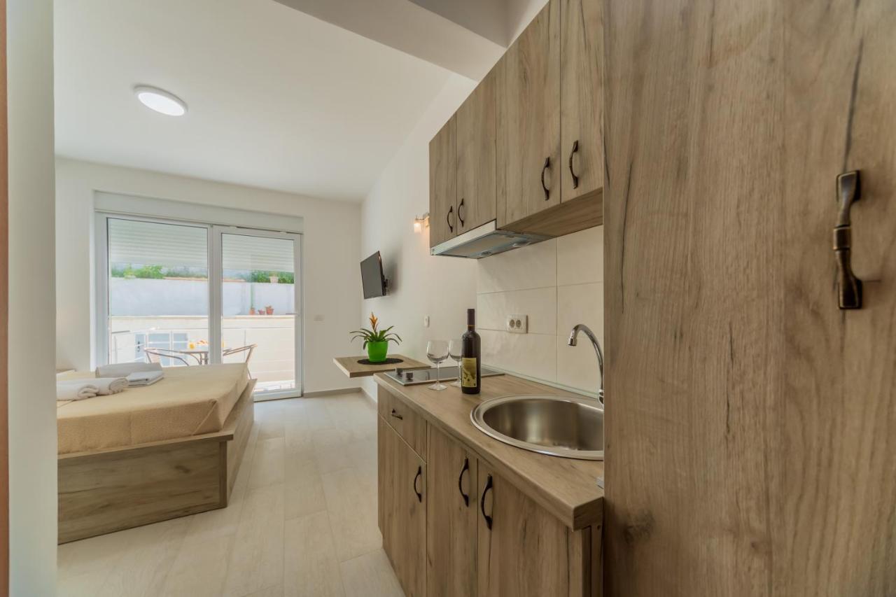 Grejm Lux Family Apartments Petrovac Екстер'єр фото
