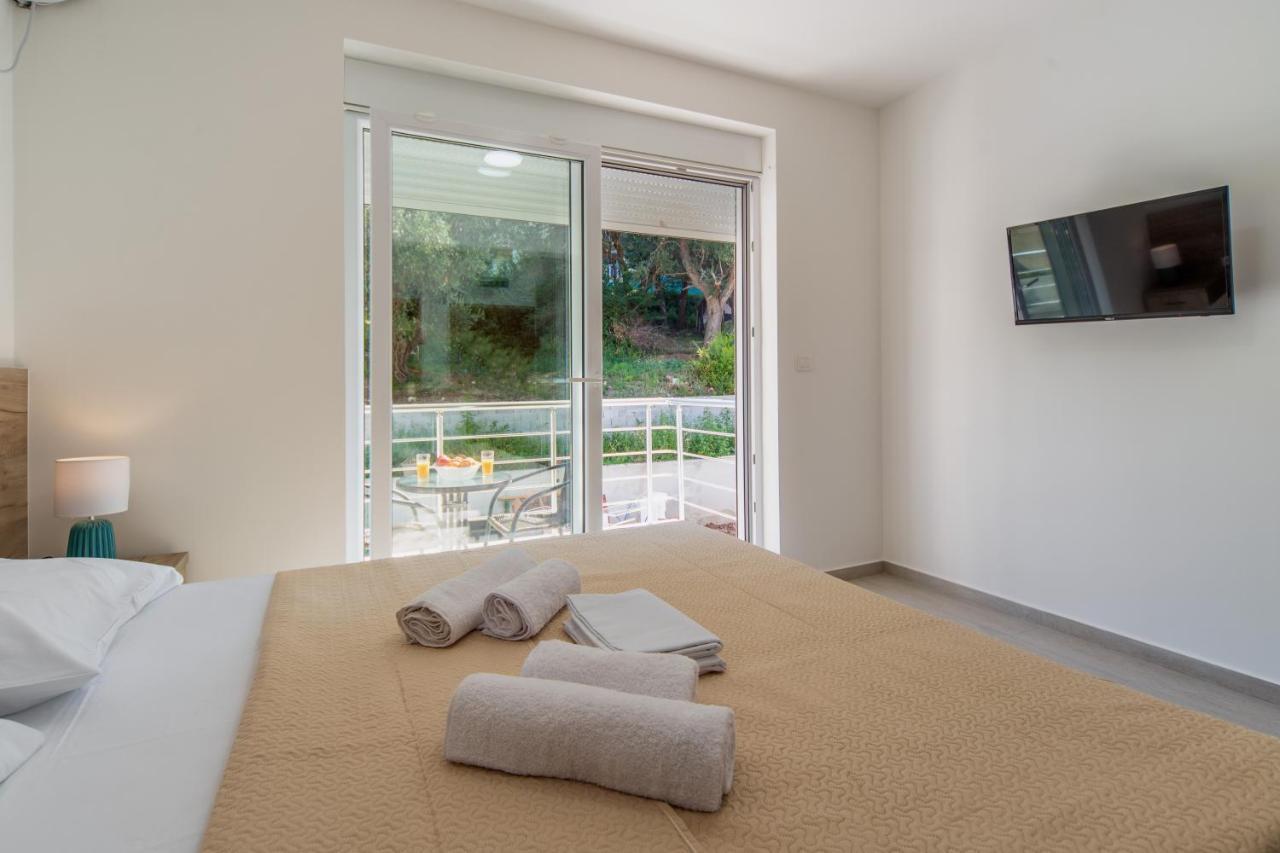 Grejm Lux Family Apartments Petrovac Екстер'єр фото