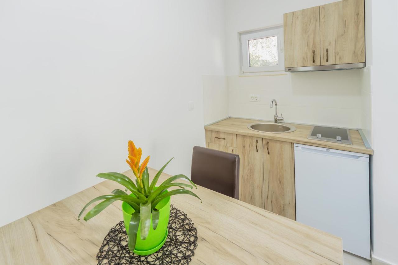 Grejm Lux Family Apartments Petrovac Екстер'єр фото