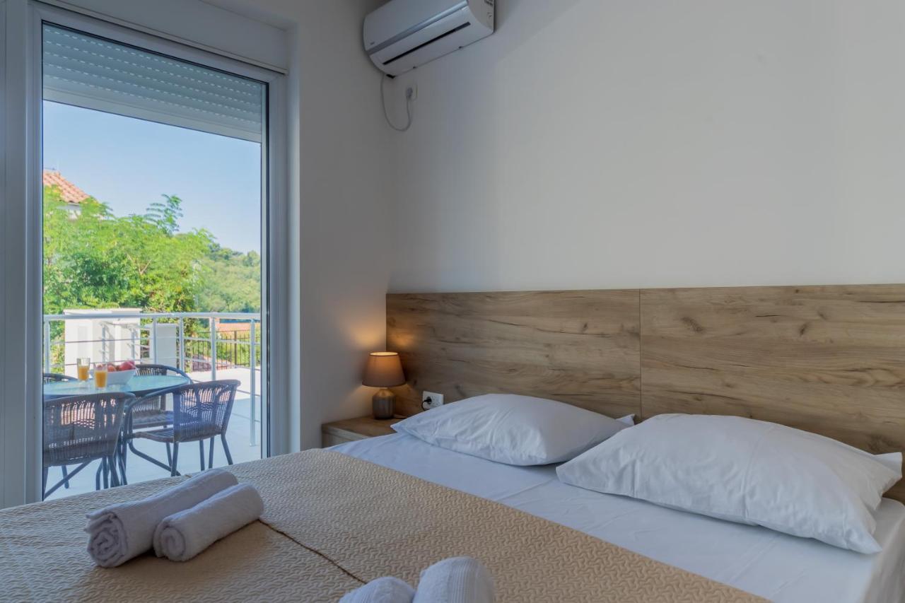 Grejm Lux Family Apartments Petrovac Екстер'єр фото