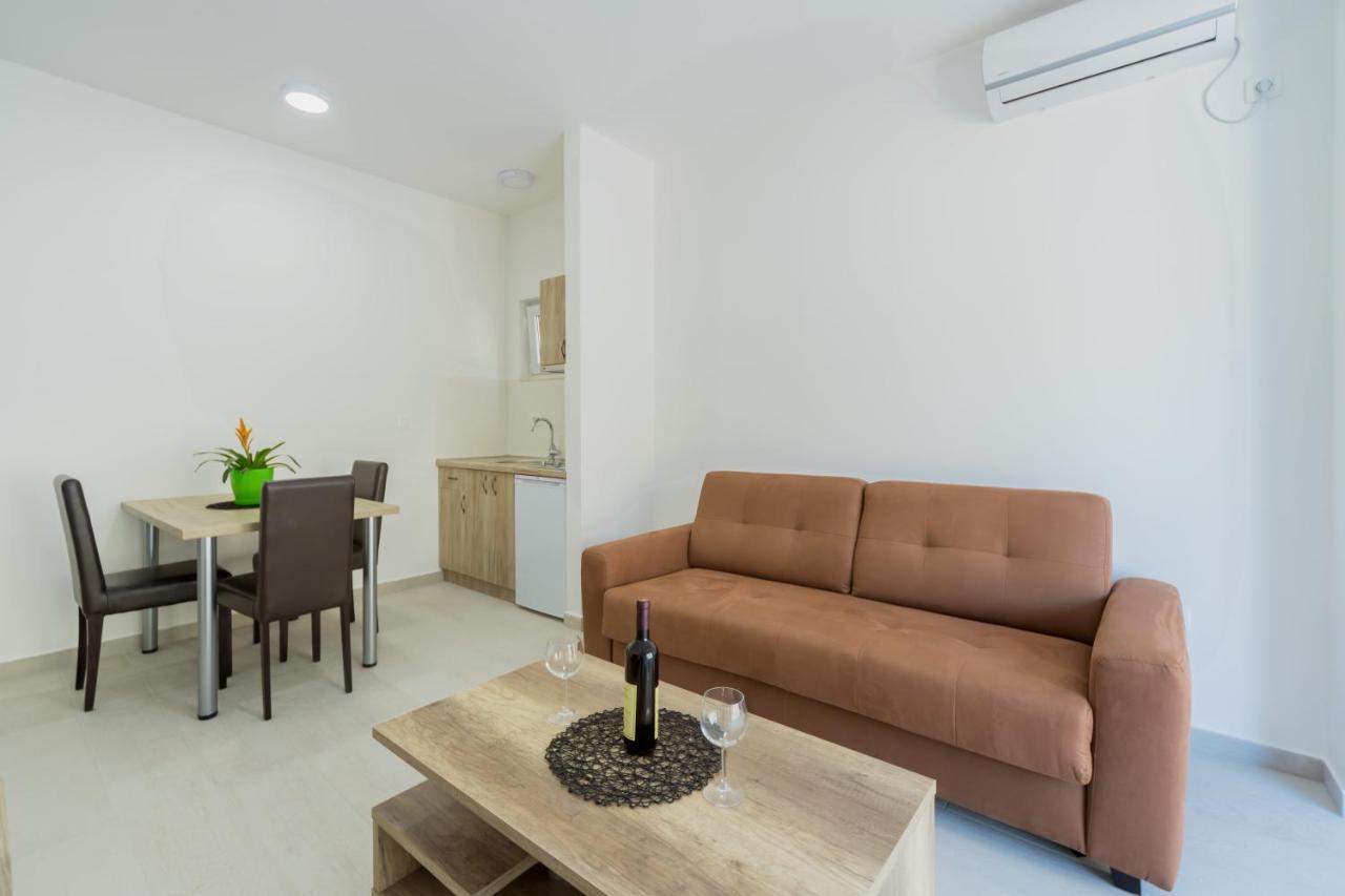 Grejm Lux Family Apartments Petrovac Екстер'єр фото