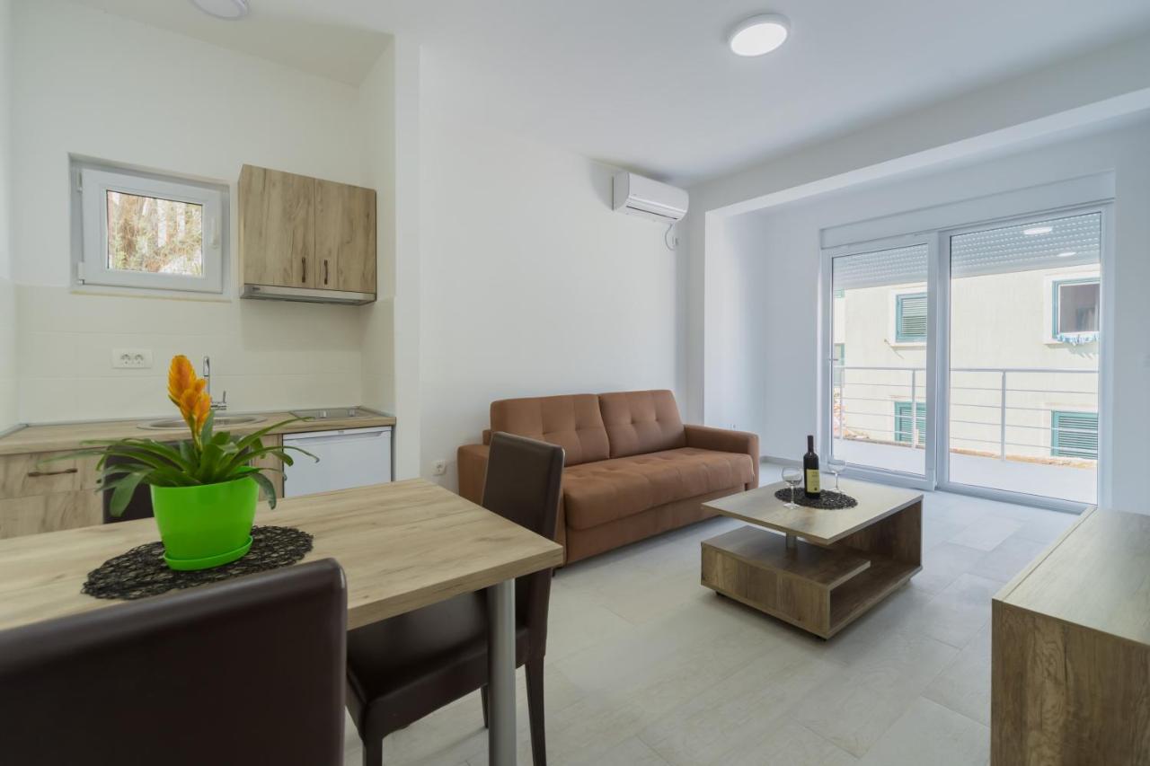 Grejm Lux Family Apartments Petrovac Екстер'єр фото
