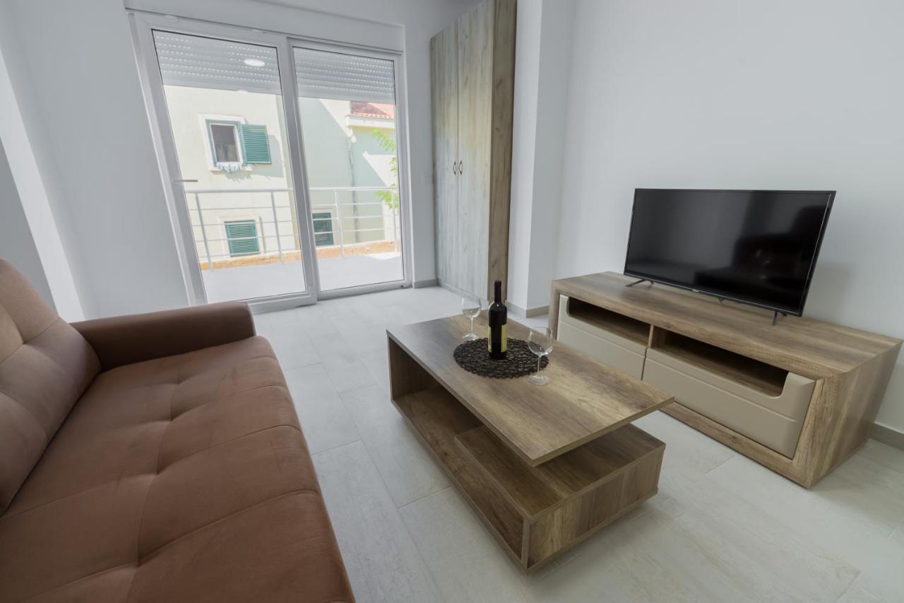 Grejm Lux Family Apartments Petrovac Екстер'єр фото