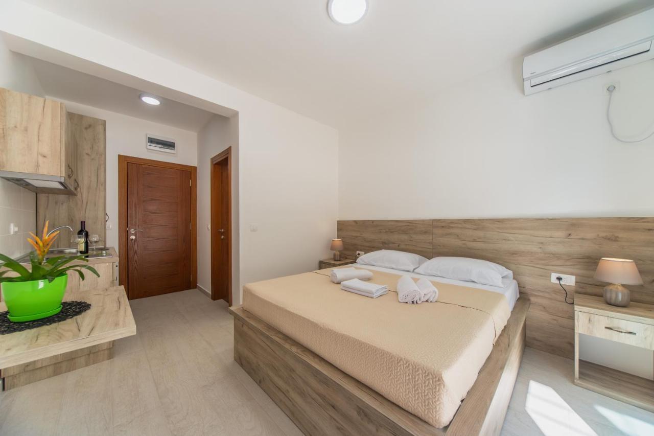 Grejm Lux Family Apartments Petrovac Екстер'єр фото