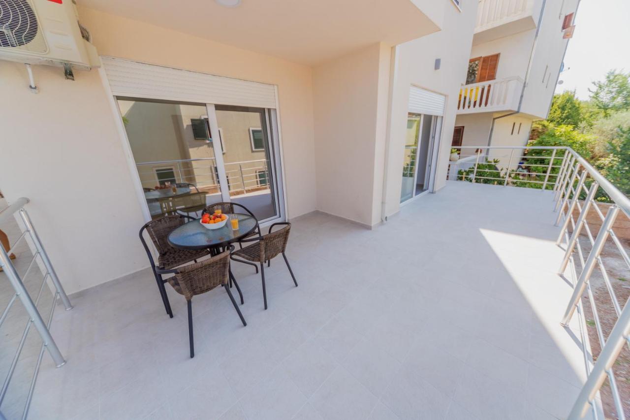 Grejm Lux Family Apartments Petrovac Екстер'єр фото