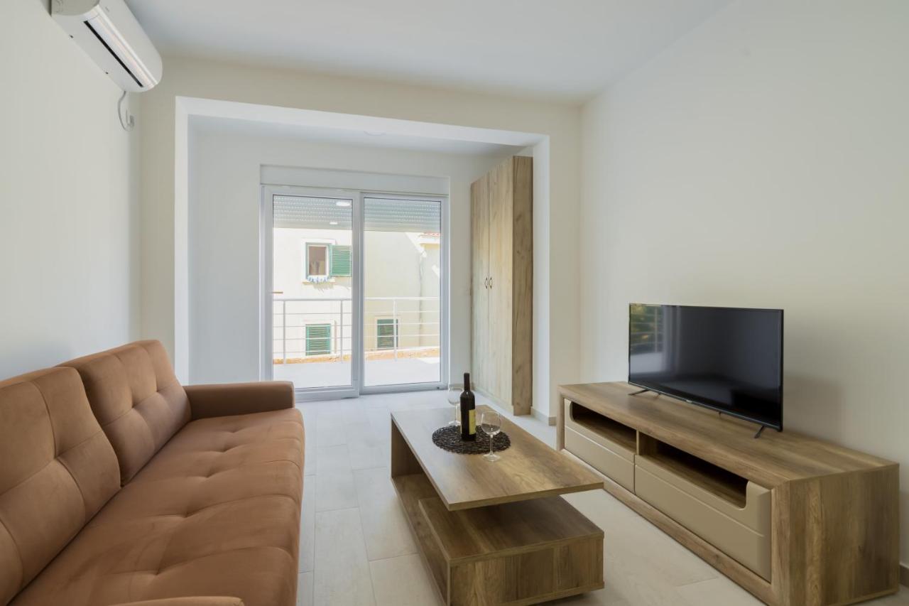 Grejm Lux Family Apartments Petrovac Екстер'єр фото