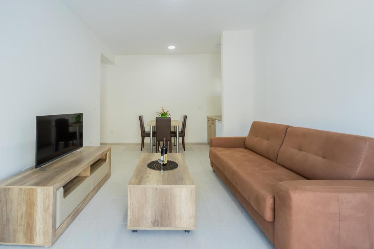 Grejm Lux Family Apartments Petrovac Екстер'єр фото