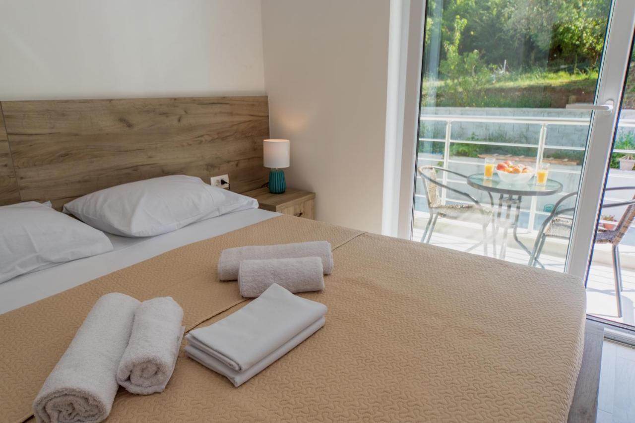 Grejm Lux Family Apartments Petrovac Екстер'єр фото