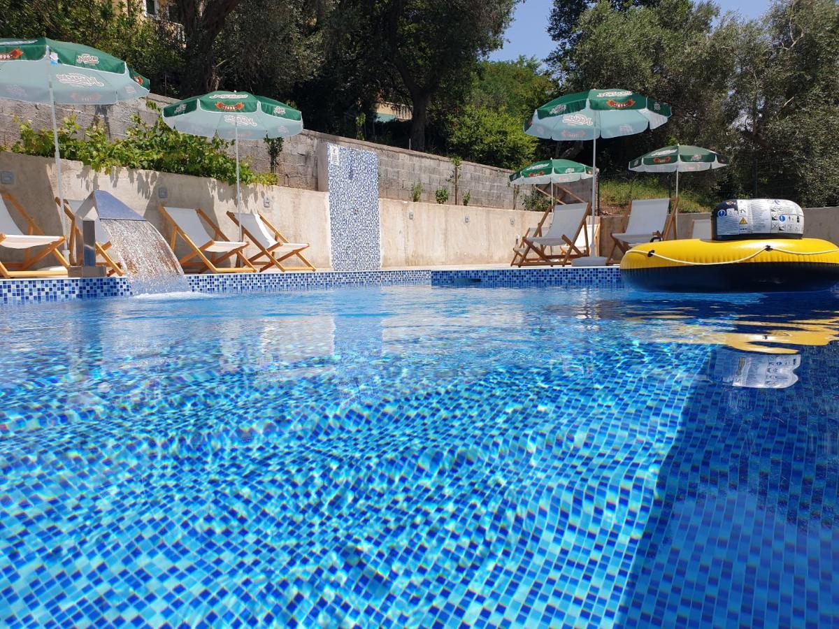 Grejm Lux Family Apartments Petrovac Екстер'єр фото