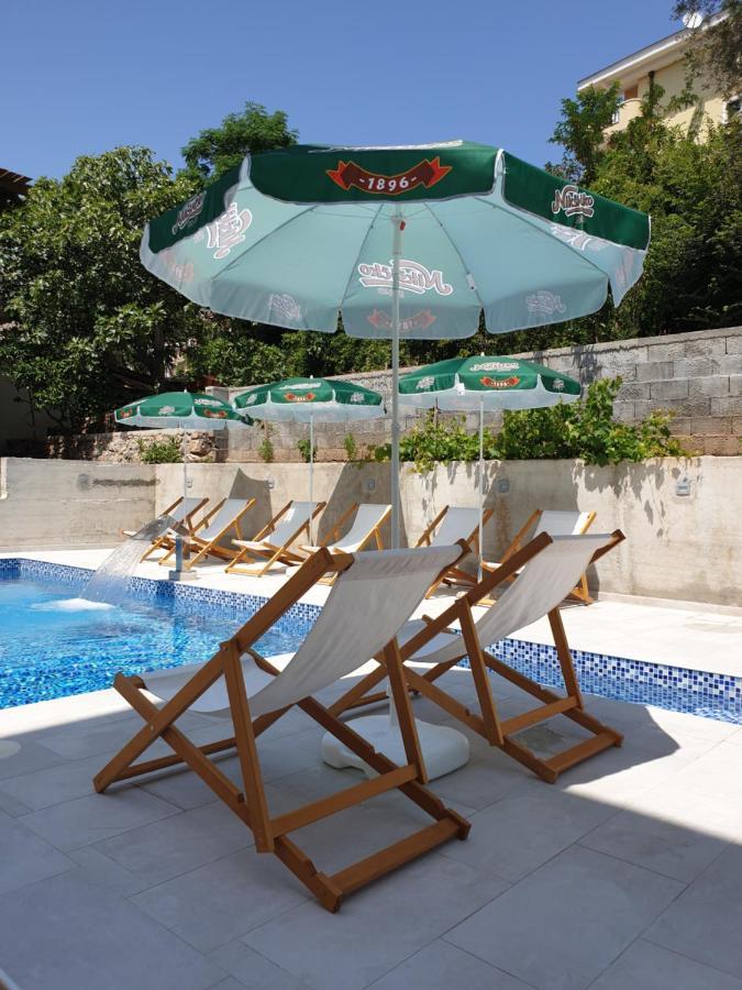 Grejm Lux Family Apartments Petrovac Екстер'єр фото
